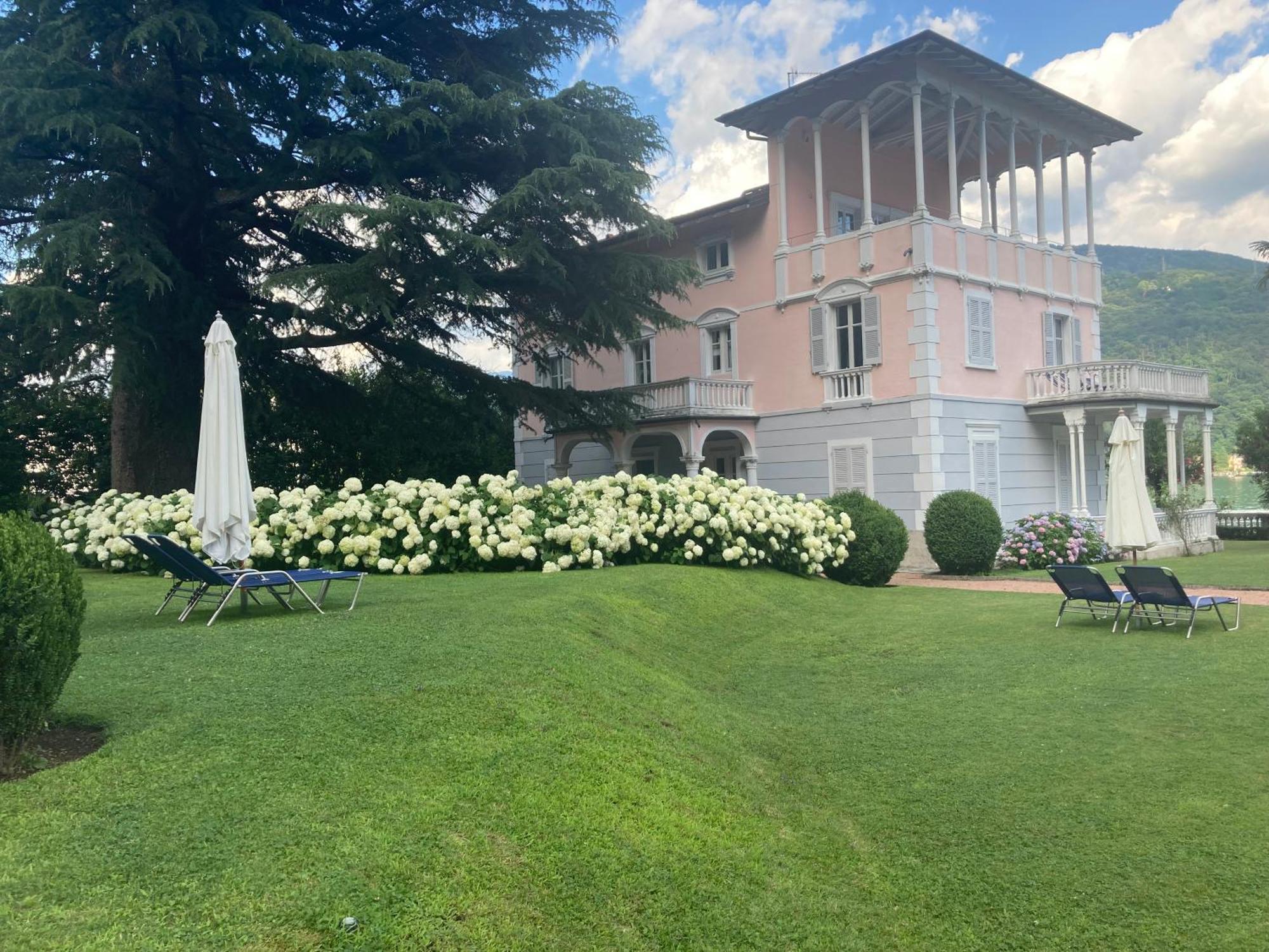 Ville Lago Lugano Porto Ceresio Bagian luar foto